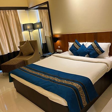 Hotel Landmark Ratnāgiri Esterno foto
