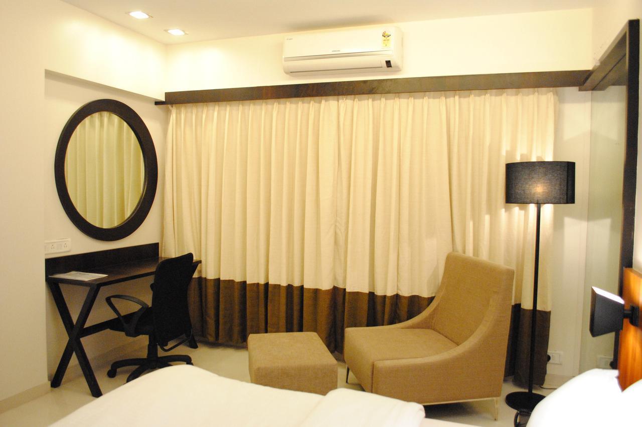 Hotel Landmark Ratnāgiri Esterno foto