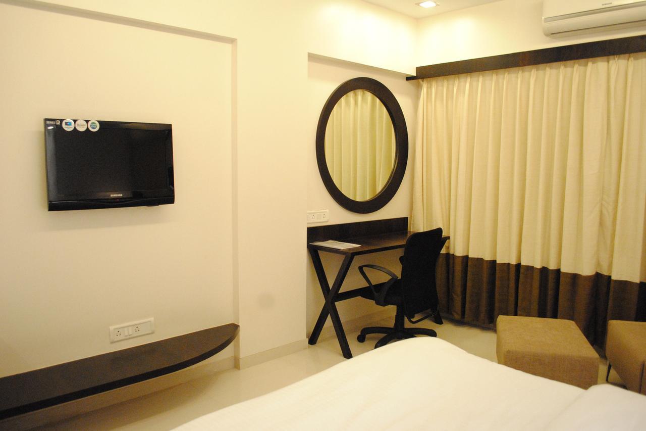 Hotel Landmark Ratnāgiri Esterno foto