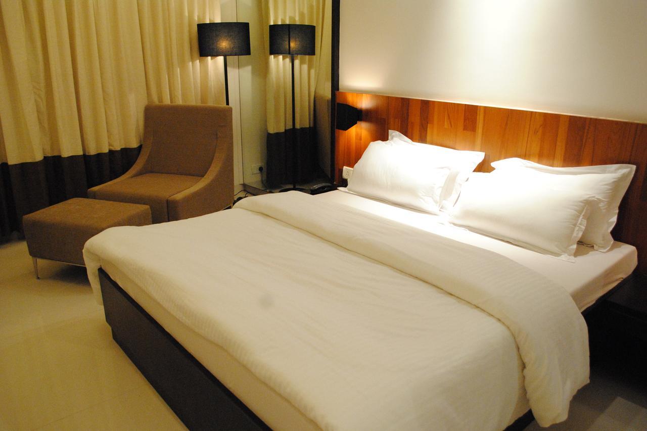 Hotel Landmark Ratnāgiri Esterno foto