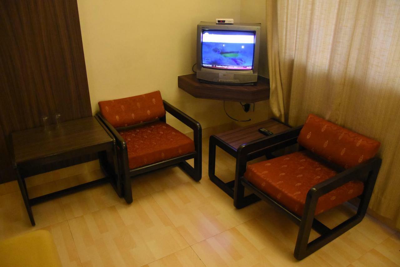Hotel Landmark Ratnāgiri Esterno foto