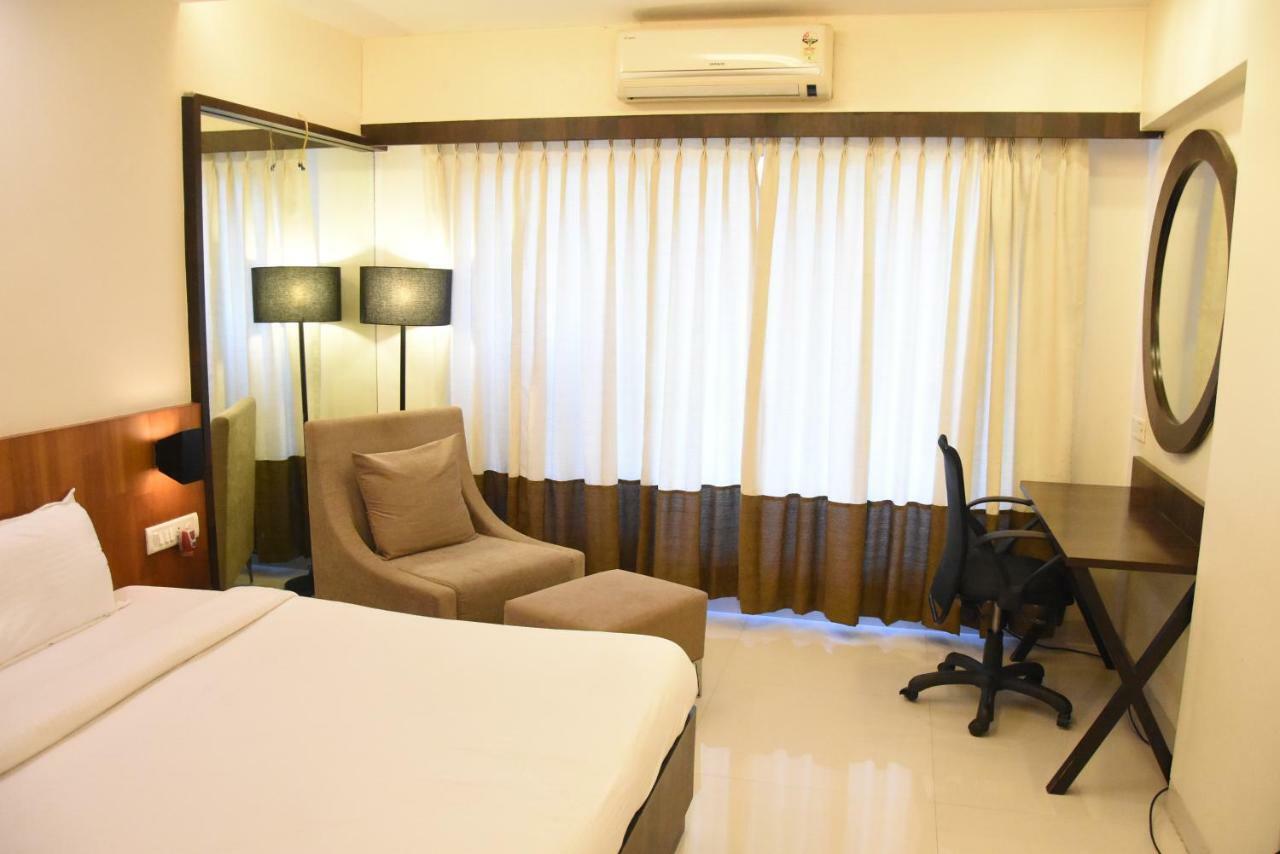 Hotel Landmark Ratnāgiri Esterno foto