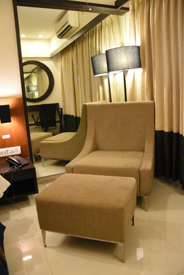 Hotel Landmark Ratnāgiri Esterno foto
