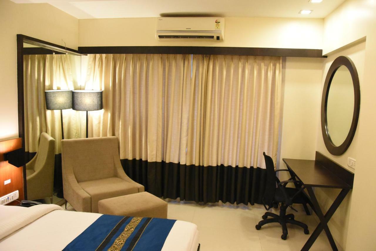 Hotel Landmark Ratnāgiri Esterno foto